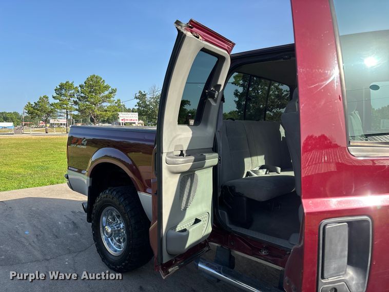 image for item FG0507 2004 Ford F250 Super Duty XLT Ext. Cab pickup truck