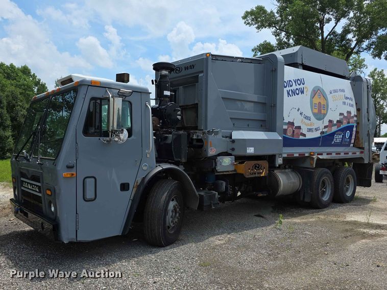 image for item FH6154 2016 Mack LEU633 refuse truck