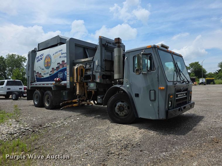 image for item FH6154 2016 Mack LEU633 refuse truck