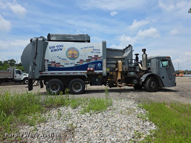 image for item FH6154 2016 Mack LEU633 refuse truck