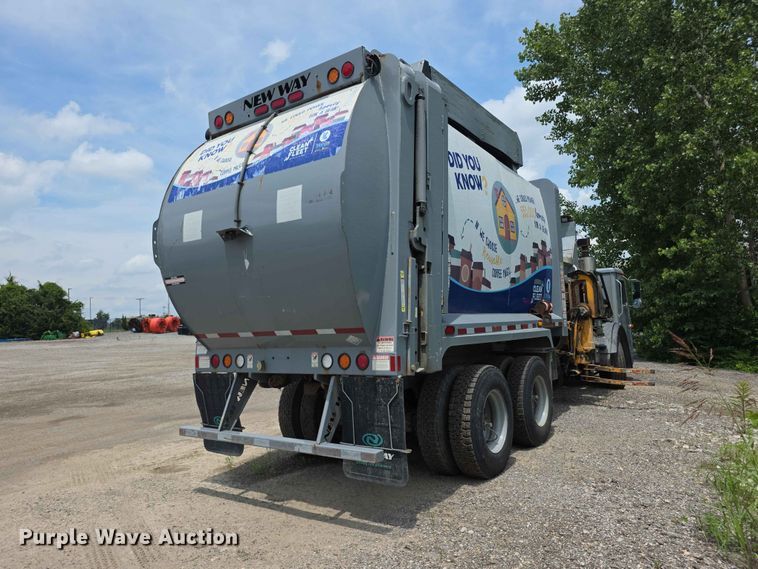 image for item FH6154 2016 Mack LEU633 refuse truck