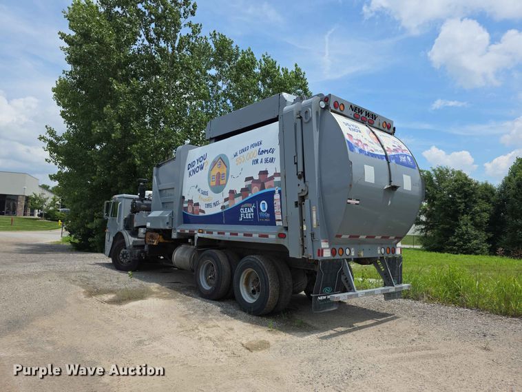 image for item FH6154 2016 Mack LEU633 refuse truck