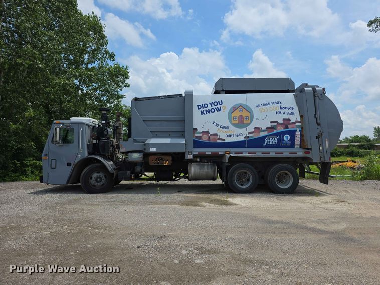 image for item FH6154 2016 Mack LEU633 refuse truck