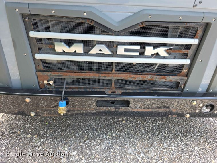 image for item FH6154 2016 Mack LEU633 refuse truck