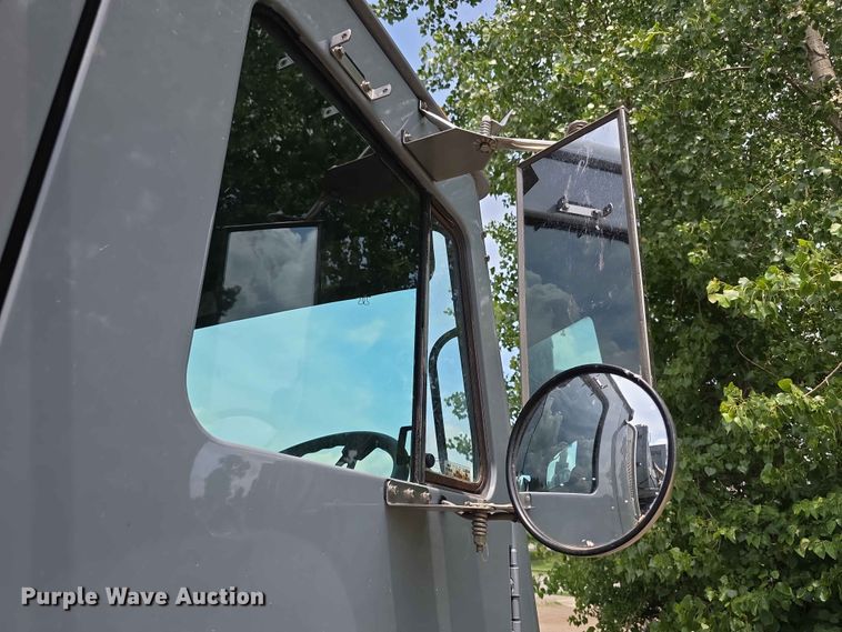 image for item FH6154 2016 Mack LEU633 refuse truck