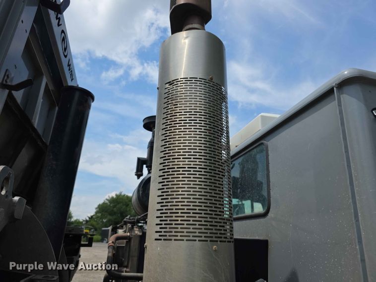 image for item FH6154 2016 Mack LEU633 refuse truck