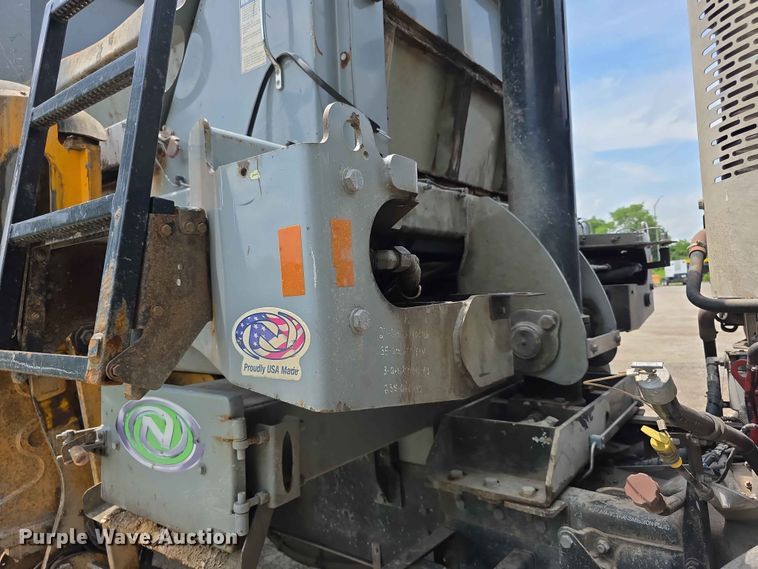 image for item FH6154 2016 Mack LEU633 refuse truck