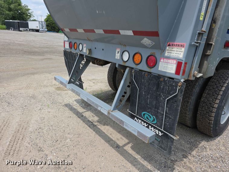image for item FH6154 2016 Mack LEU633 refuse truck