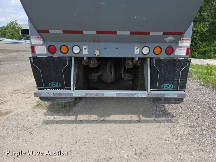 image for item FH6154 2016 Mack LEU633 refuse truck