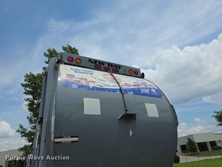image for item FH6154 2016 Mack LEU633 refuse truck