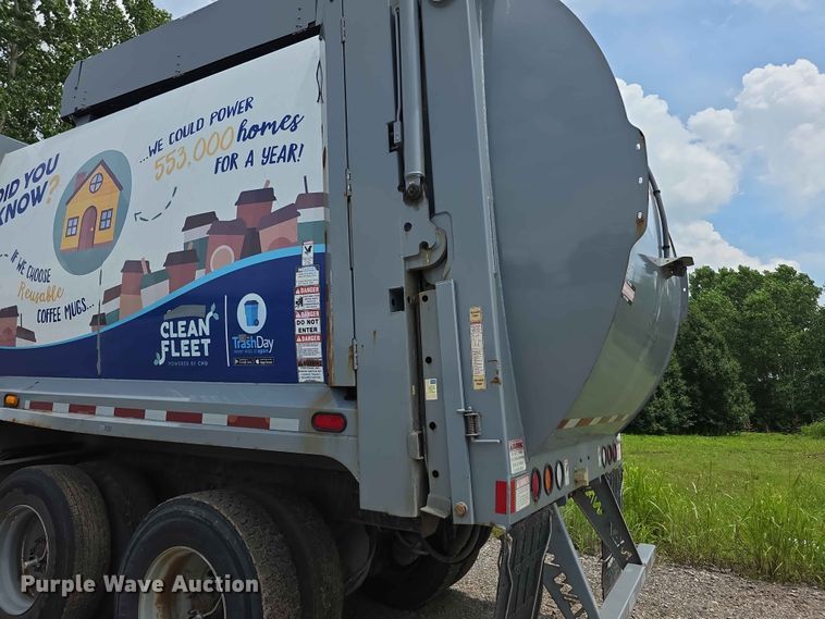 image for item FH6154 2016 Mack LEU633 refuse truck