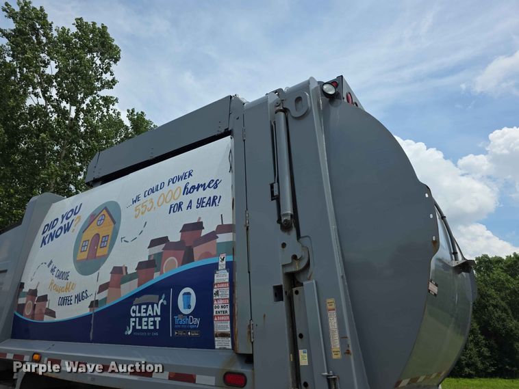 image for item FH6154 2016 Mack LEU633 refuse truck