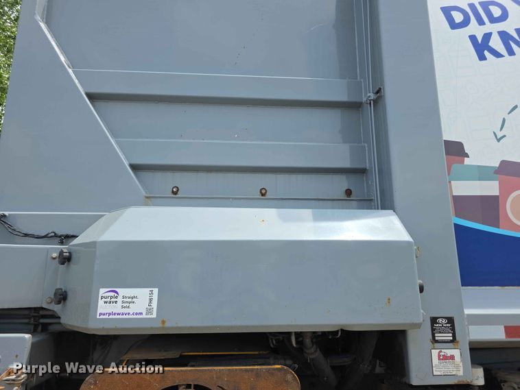 image for item FH6154 2016 Mack LEU633 refuse truck