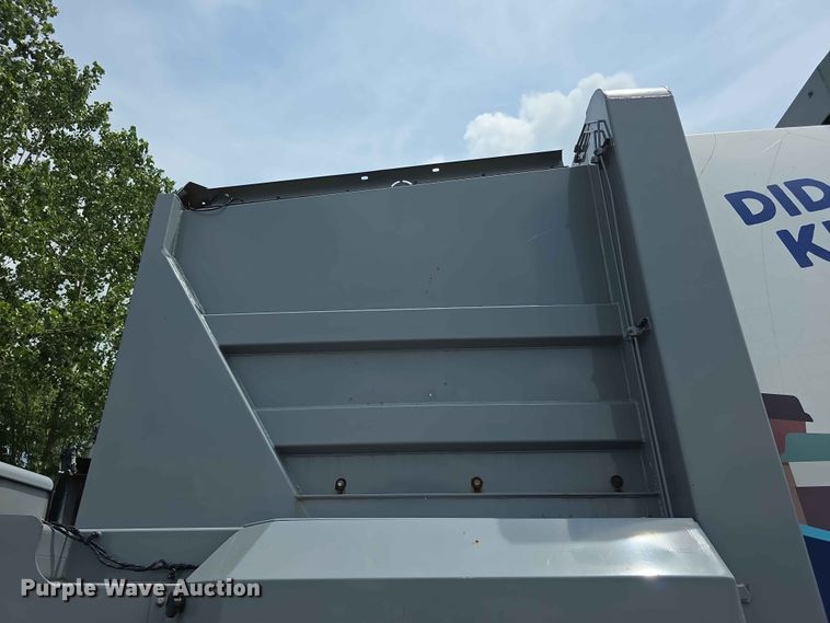 image for item FH6154 2016 Mack LEU633 refuse truck