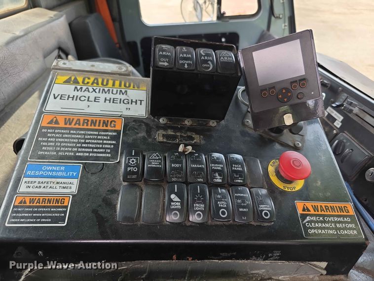 image for item FH6154 2016 Mack LEU633 refuse truck