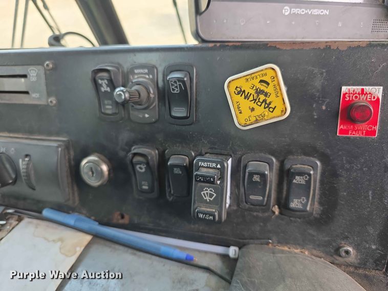 image for item FH6154 2016 Mack LEU633 refuse truck