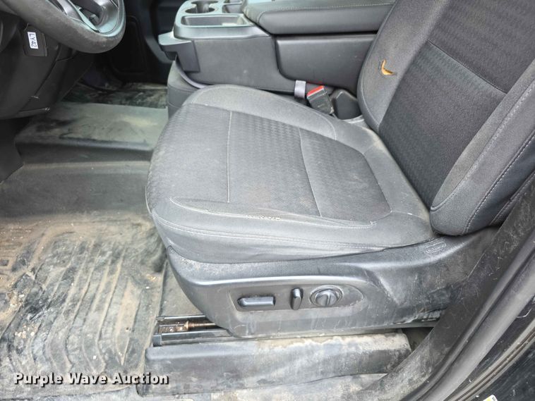 image for item FH6162 2020 Chevrolet Silverado 1500 Crew Cab pickup truck