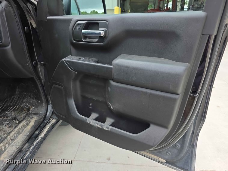 image for item FH6162 2020 Chevrolet Silverado 1500 Crew Cab pickup truck