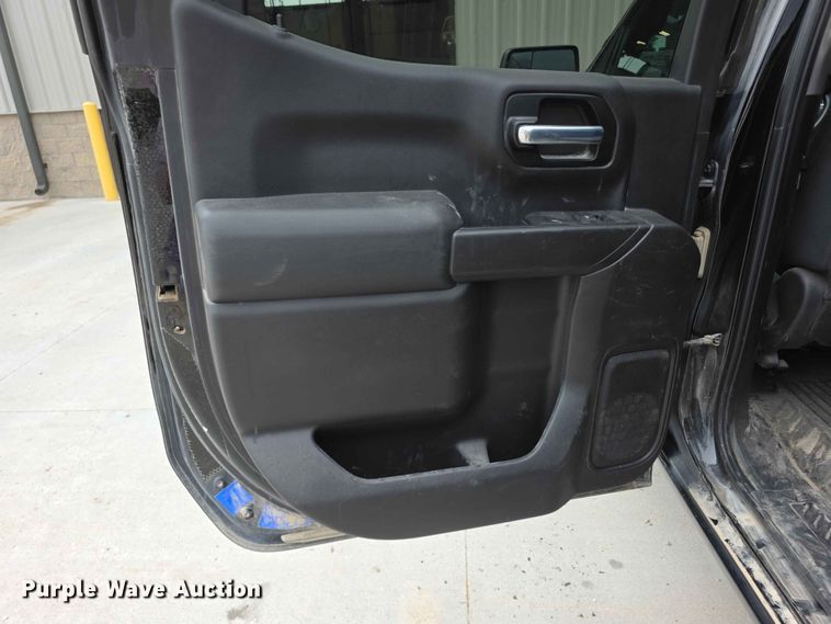 image for item FH6162 2020 Chevrolet Silverado 1500 Crew Cab pickup truck