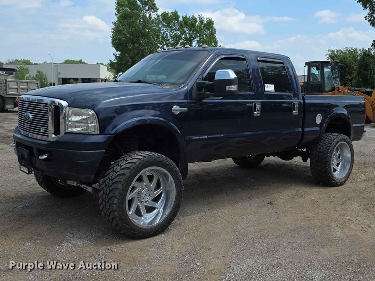 Photo of a 2005 Ford F250 Harley Davidson Super Duty