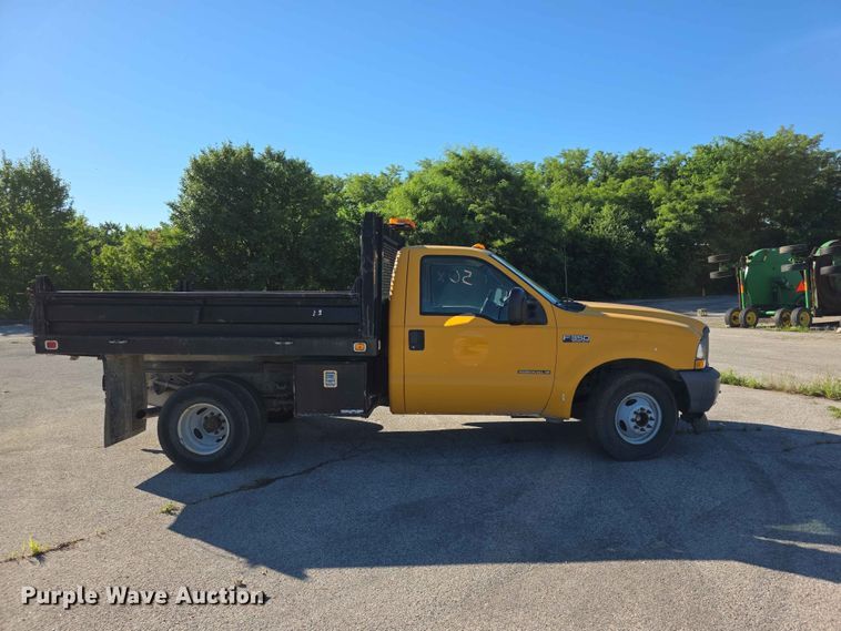 image for item FH6176 2003 Ford F350 Super Duty XL dump flatbed pickup truck