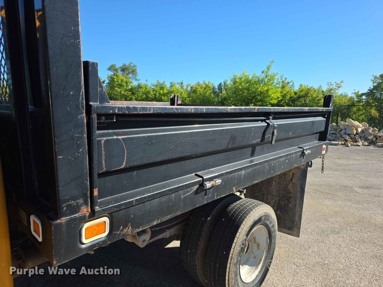 image for item FH6176 2003 Ford F350 Super Duty XL dump flatbed pickup truck