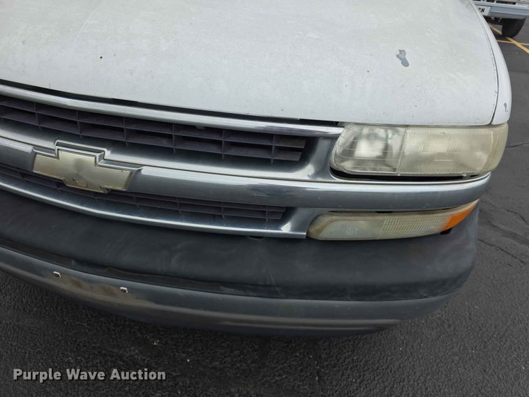 image for item FH6194 2006 Chevrolet Suburban SUV