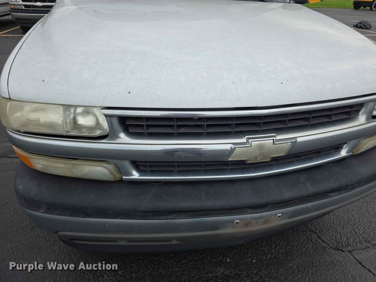 image for item FH6194 2006 Chevrolet Suburban SUV