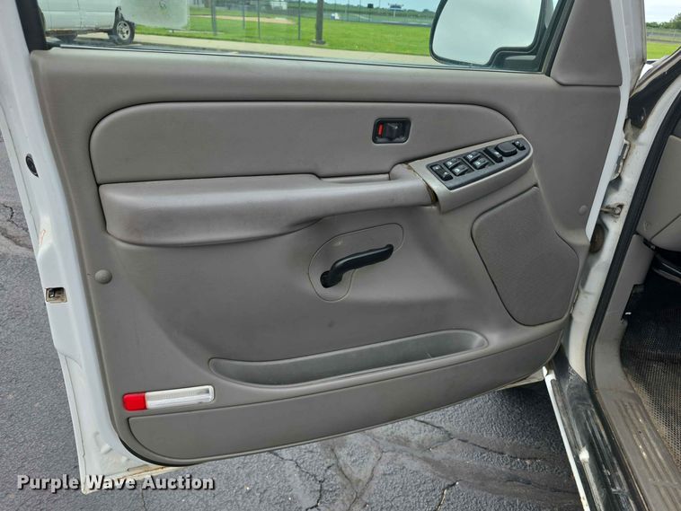 image for item FH6194 2006 Chevrolet Suburban SUV