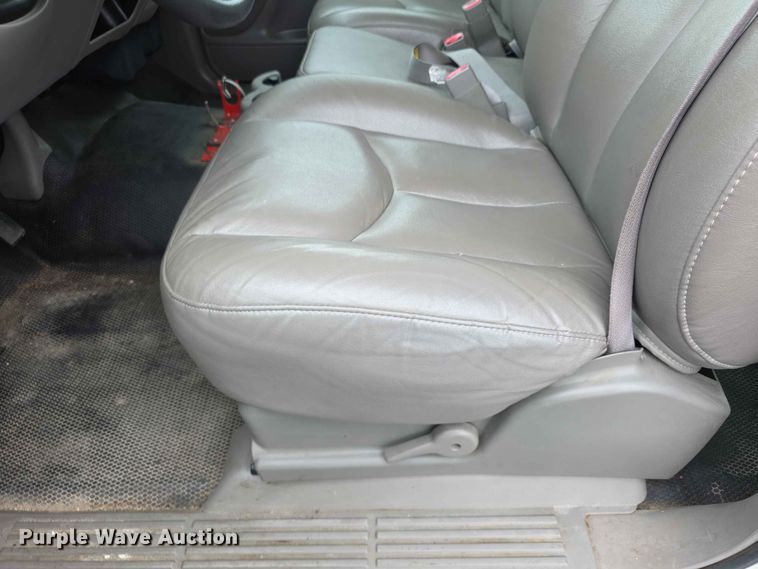 image for item FH6194 2006 Chevrolet Suburban SUV
