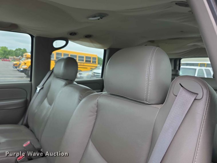 image for item FH6194 2006 Chevrolet Suburban SUV