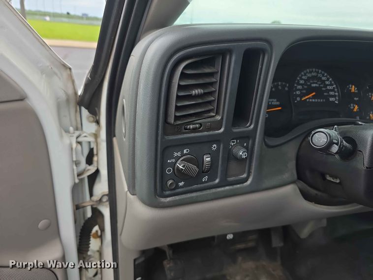 image for item FH6194 2006 Chevrolet Suburban SUV
