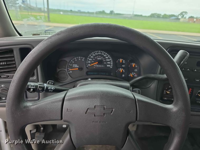 image for item FH6194 2006 Chevrolet Suburban SUV