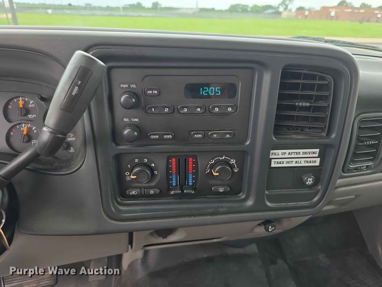 image for item FH6194 2006 Chevrolet Suburban SUV