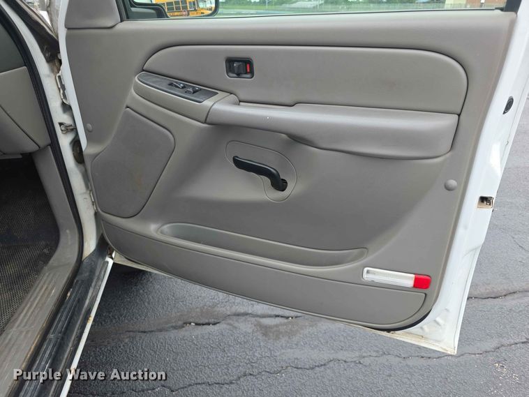 image for item FH6194 2006 Chevrolet Suburban SUV