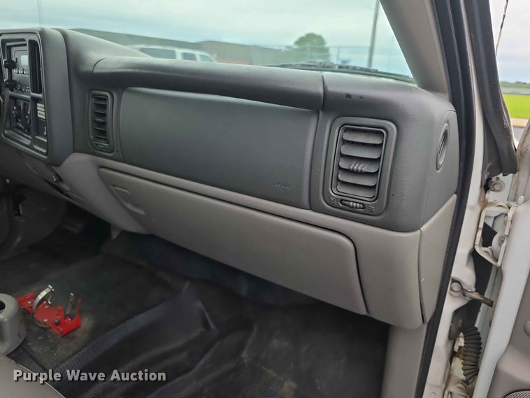 image for item FH6194 2006 Chevrolet Suburban SUV