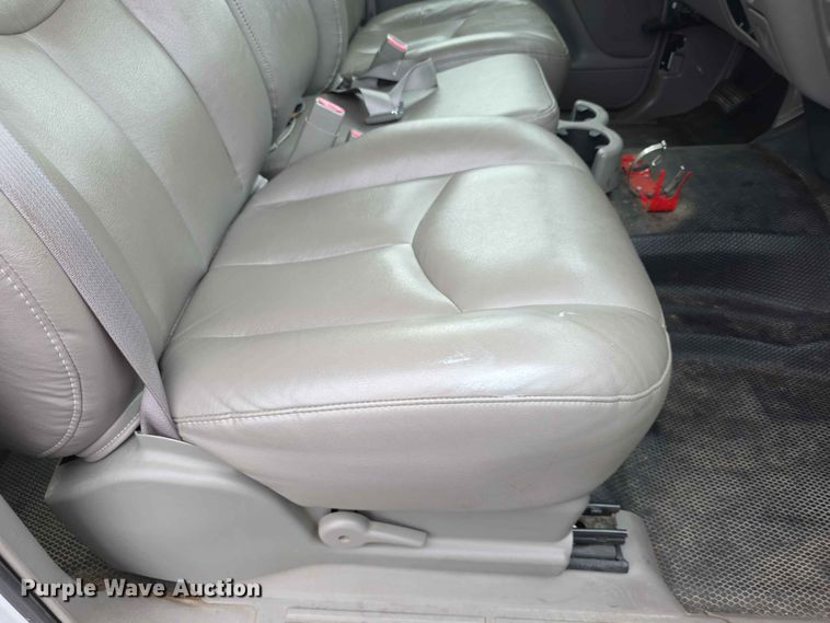 image for item FH6194 2006 Chevrolet Suburban SUV