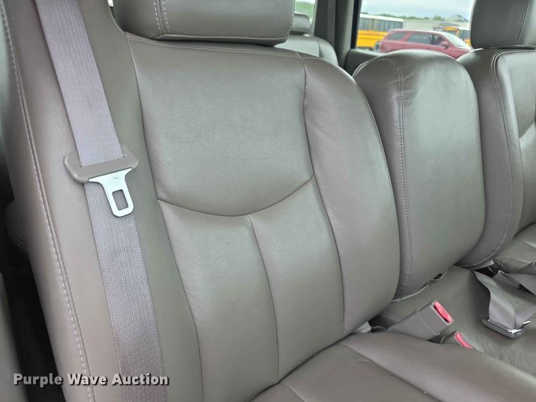image for item FH6194 2006 Chevrolet Suburban SUV