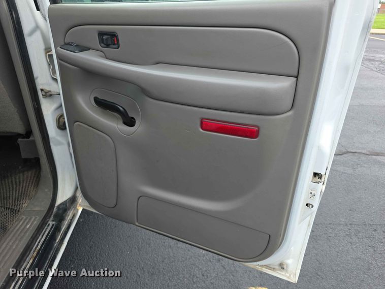 image for item FH6194 2006 Chevrolet Suburban SUV