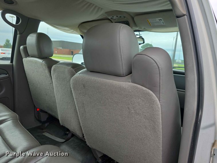 image for item FH6194 2006 Chevrolet Suburban SUV