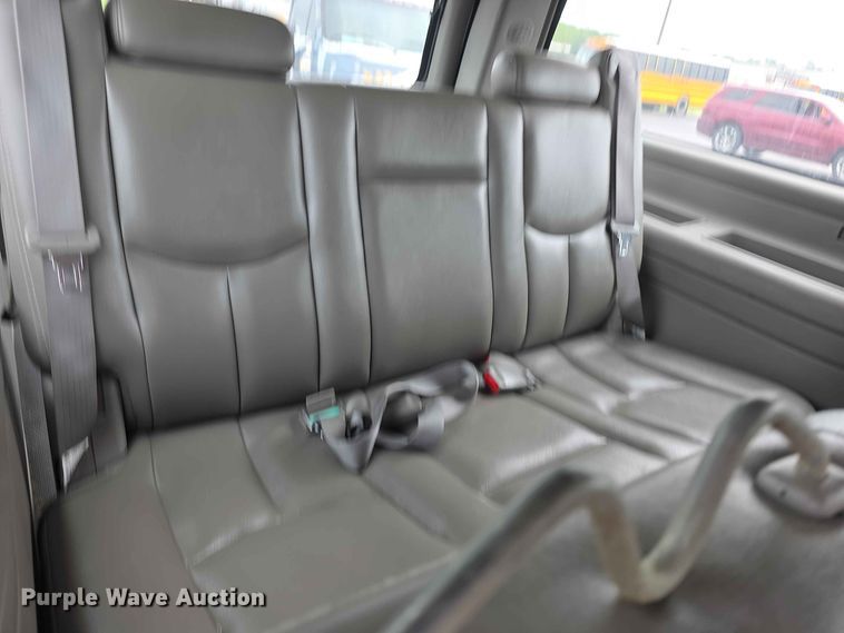 image for item FH6194 2006 Chevrolet Suburban SUV