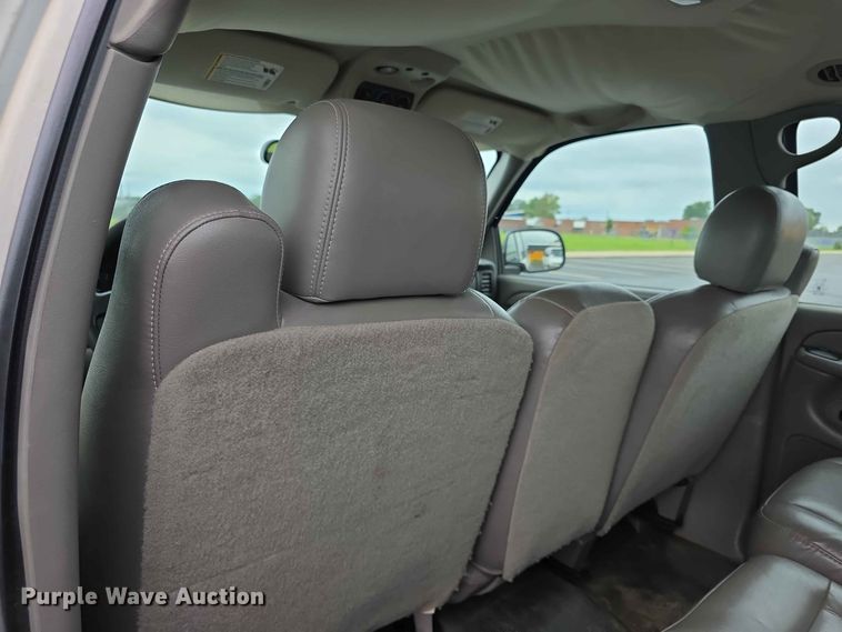 image for item FH6194 2006 Chevrolet Suburban SUV