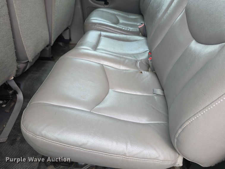 image for item FH6194 2006 Chevrolet Suburban SUV