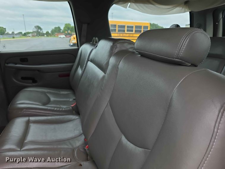 image for item FH6194 2006 Chevrolet Suburban SUV