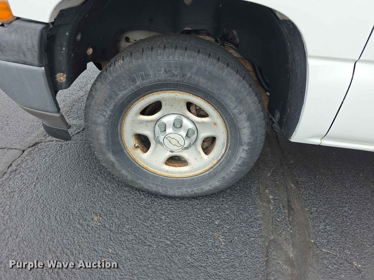 image for item FH6194 2006 Chevrolet Suburban SUV