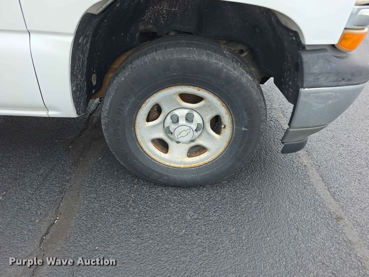 image for item FH6194 2006 Chevrolet Suburban SUV