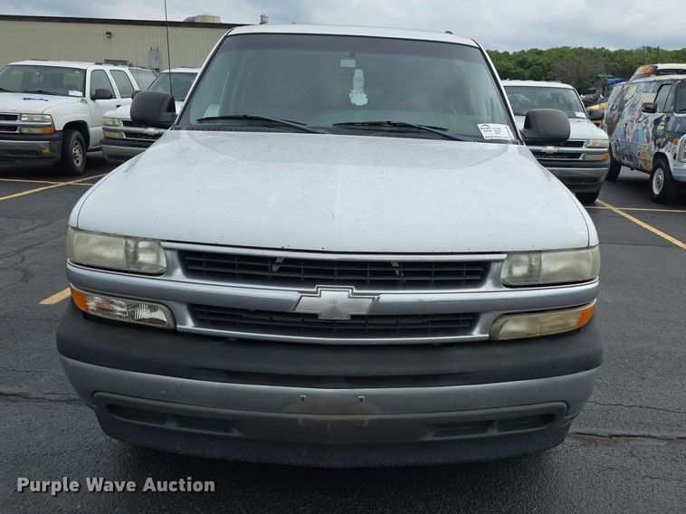 image for item FH6195 2005 Chevrolet Suburban 1500 SUV