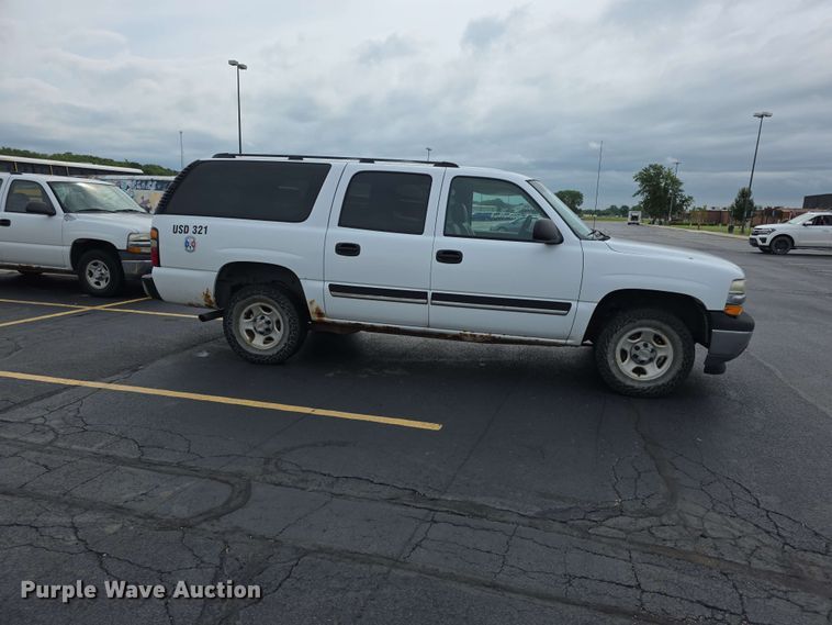 image for item FH6195 2005 Chevrolet Suburban 1500 SUV
