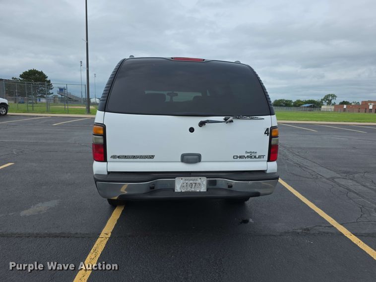 image for item FH6195 2005 Chevrolet Suburban 1500 SUV