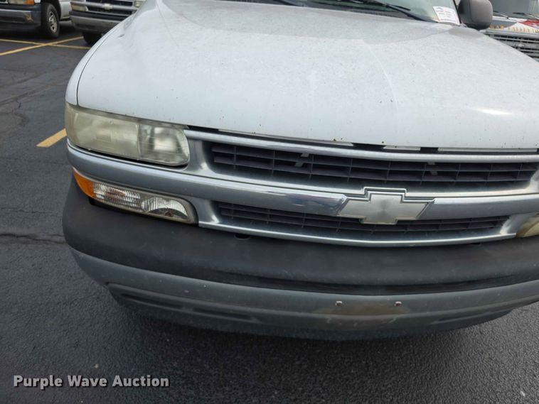 image for item FH6195 2005 Chevrolet Suburban 1500 SUV